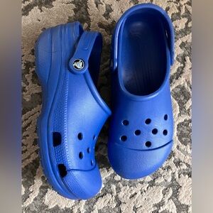 Blue Crocs mens size 6-7/ womens size 8-9 NEW